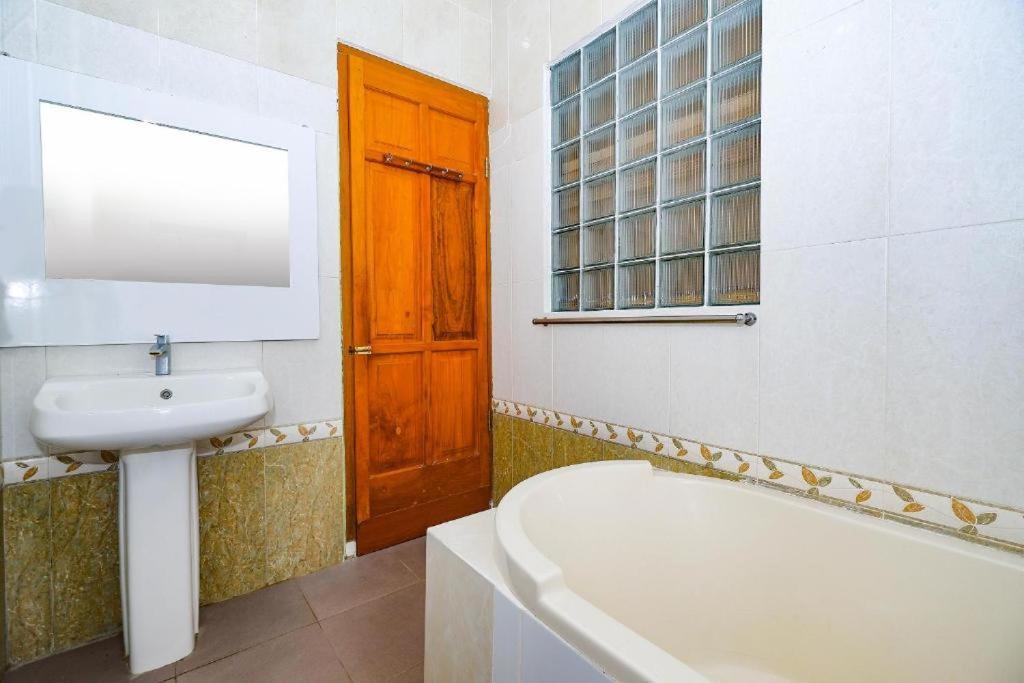 Guest House Gethsemane サラティガ エクステリア 写真
